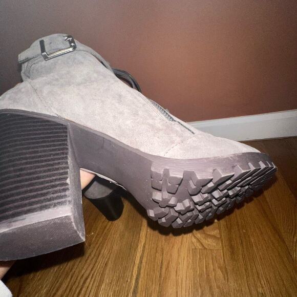 Boots - Picture 5 of 5